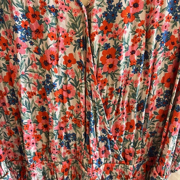 Pink/red/blue floral American eagle romper with cinched tie waist and open back - Picture 4 of 4